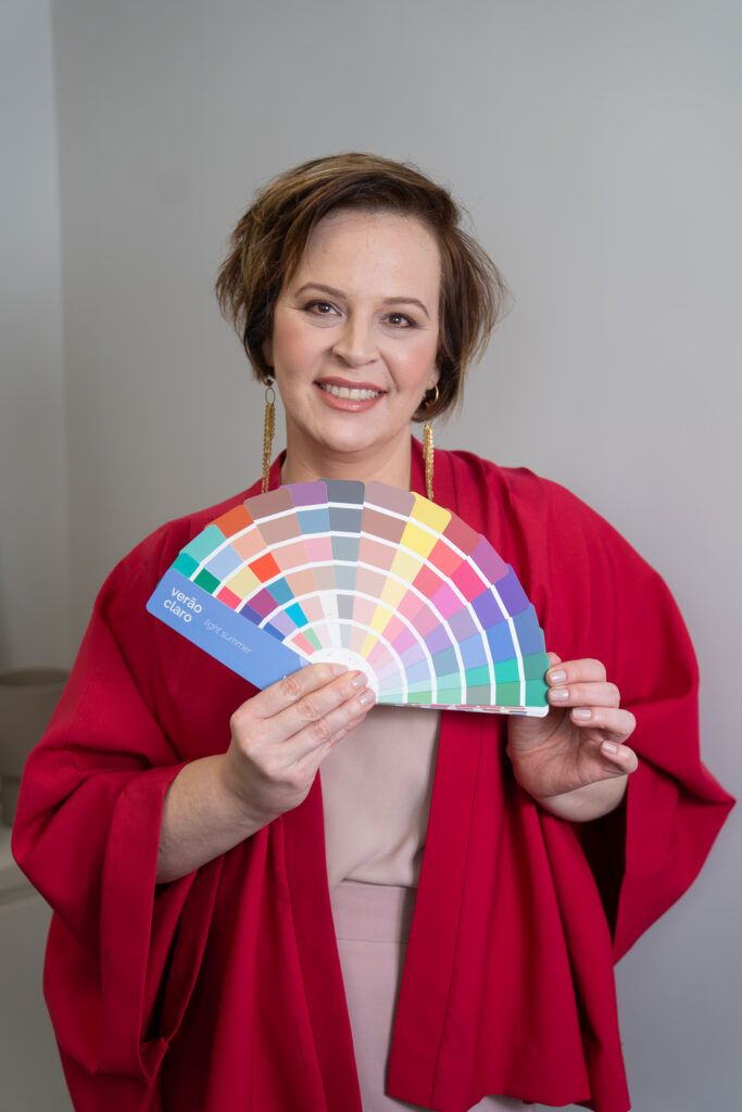 Priscila Ibrahim com maquiagem da sua estação, nas cores do seu Verão Claro