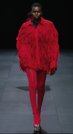 Viva Magenta: tudo sobre a cor do ano 2023 da Pantone - Desfile Valentino Verão 2023